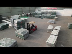 방어 장벽은 컨테이너로 운송됩니다.