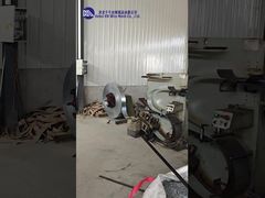 공장은 면도날 와이어의 생산 과정을 시연합니다.