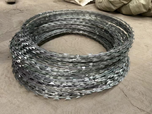 PVC Paiting 면도칼 철사 똑바른 직류 전기를 통한 안전 철조망