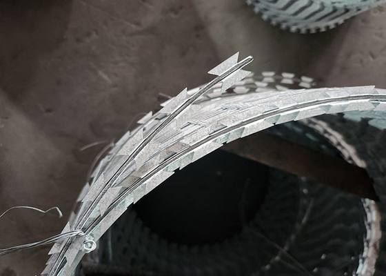 2024 KN 보호 울타리 면도 철사망 2.5mm 케냐에서 남아프리카 공화국 짐바브웨