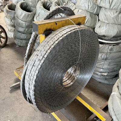 Razor Wire Galvanized Ribbon Barbed Wire Helical Water Resistant for Secure Sites, Farm Fence Outdoor Garden Protection