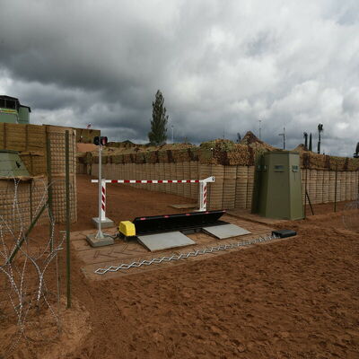 탄도 둘레 방어 보호 보호 보안 강화 장벽 5mm 철기 요새 가비온 벽 모래로 채워진 홍수 방어 벽